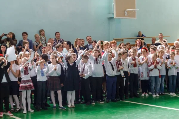 Kiev Ucrânia Maio 2017 Crianças Linha Última Campainha Cantam Músicas — Fotografia de Stock