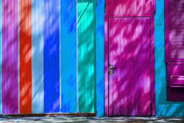 Multi Gekleurde Houten Muur Deur Het Huis Kiev Oekraïne — Stockfoto