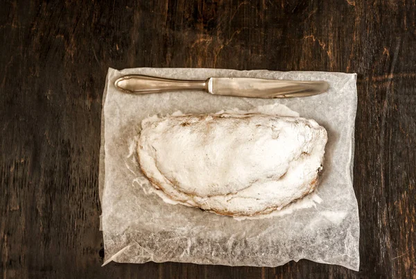 Pastel Frutas Tradicional Alemán Navidad Stollen Sobre Fondo Oscuro Alrededor —  Fotos de Stock