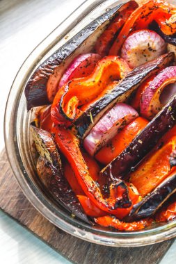 Fırında sebze domates, patlıcan, mavi soğan, kabak, kabak