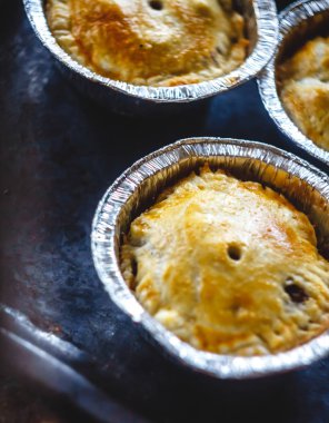 kapalı mini quiche quiche et ve mantar, meyve ile doldurulmuş