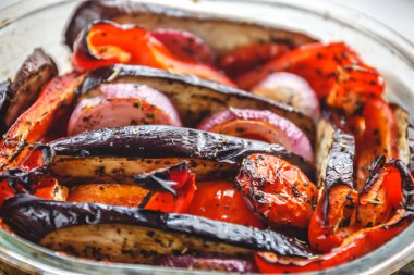 Fırında sebze domates, patlıcan, mavi soğan, kabak, kabak