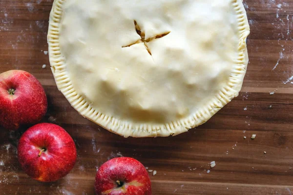 Pişirme işlemi. Shortcrust pastör ile Kapalı Amerikan elmalı turta — Stok fotoğraf