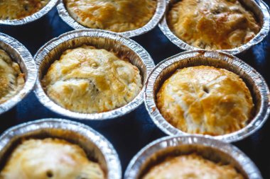 kapalı mini quiche quiche et ve mantar, meyve ile doldurulmuş