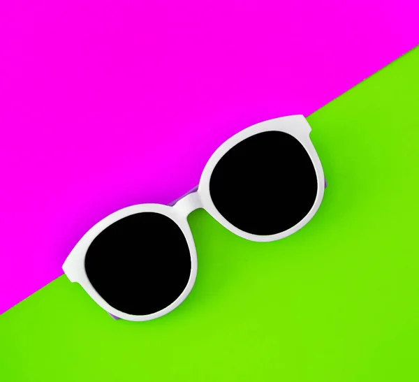 Sunny stylish white sunglasses on a bright green-cyan and crimson-pink background, top view, isolated. Copy space. Flat lay — Stock Photo, Image