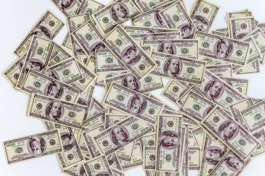 beyaz bir arka planda dolar banknotlar bir sürü, üst görünüm