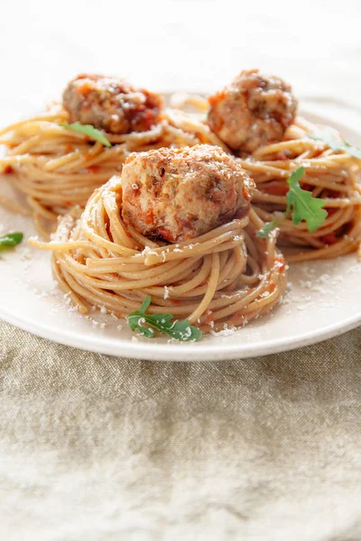 Original Italian Spaghetti With Meatballs In Tomato Sauce — Stock Photo, Image