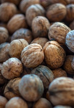 Desen arka plan bulanık kenarları çerçeve doğal gıda Kabuklu Fındık ceviz desen zemin ceviz kabuğu arka plan dramatik aksine doğal ceviz arka plan desen doku soyut ceviz yığın