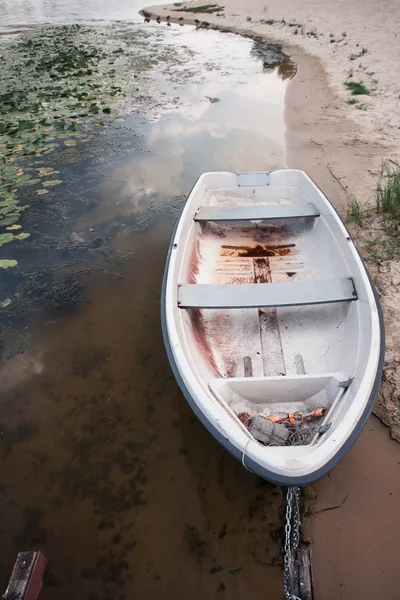 Old boat on an old wooden blue wharf on a river-lake. Top view, close up — Stock Photo, Image