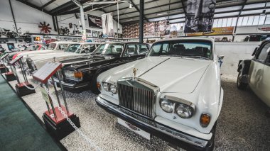 Limassol, Kıbrıs - Ağustos, 2018: Kıbrıs motor Müzesi. Kıbrıs Adası seyahat. Eski model araba