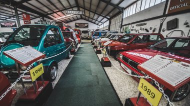 Limassol, Kıbrıs - Ağustos, 2018: Kıbrıs motor Müzesi. Kıbrıs Adası seyahat. Eski model araba