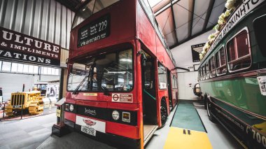 Limassol, Kıbrıs - Ağustos, 2018: Kıbrıs motor Müzesi. Kıbrıs Adası seyahat. Eski model araba