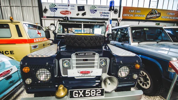 Limassol, Kıbrıs - Ağustos, 2018: Kıbrıs motor Müzesi. Kıbrıs Adası seyahat. Eski model araba