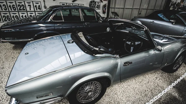 Limassol, Kıbrıs - Ağustos, 2018: Kıbrıs motor Müzesi. Kıbrıs Adası seyahat. Eski model araba