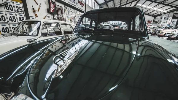 Limassol, Kıbrıs - Ağustos, 2018: Kıbrıs motor Müzesi. Kıbrıs Adası seyahat. Eski model araba