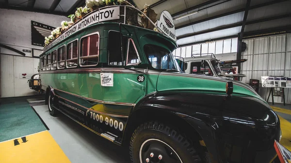 Limassol, Kıbrıs - Ağustos, 2018: Kıbrıs motor Müzesi. Kıbrıs Adası seyahat. Eski model araba