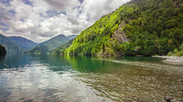 Petr Jezero Abhazia — Stock fotografie