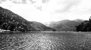 Abhazya gölde peşimizden