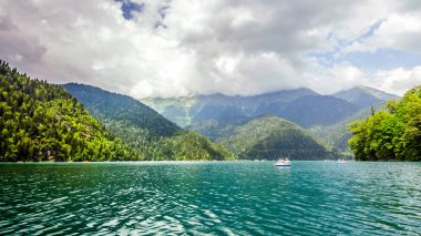 Abhazya gölde peşimizden