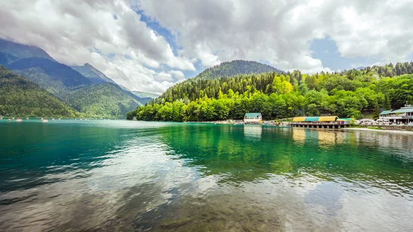 Озеро Рицца Абхазии — стоковое фото