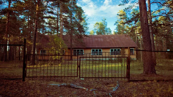 Övergivna Barns Matsal — Stockfoto