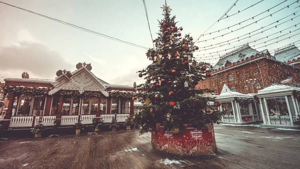 Weihnachtsbuden Auf Dem Platz Und Weihnachtsbaum Buntes Karussell Freien Der — Stockfoto