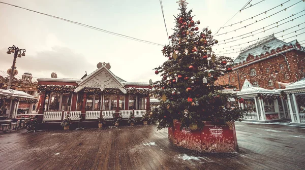 Weihnachtsbuden Auf Dem Platz Und Weihnachtsbaum Buntes Karussell Freien Der — Stockfoto