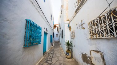 Hammamet Medine sokakları mavi duvarlarla. Tunis, Kuzey Afrika