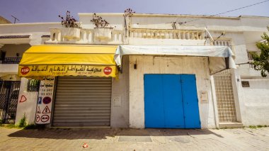 Şafak vakti şehir manzarasında geleneksel Arap mimarisinin detayı. Tunus, Kuzey Afrika