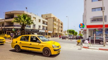 Sarı Taksi Tabelası ile Hareket Halindesarı Taksi