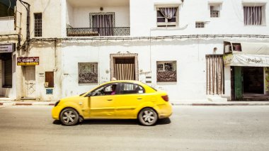 Sarı Taksi Tabelası ile Hareket Halindesarı Taksi