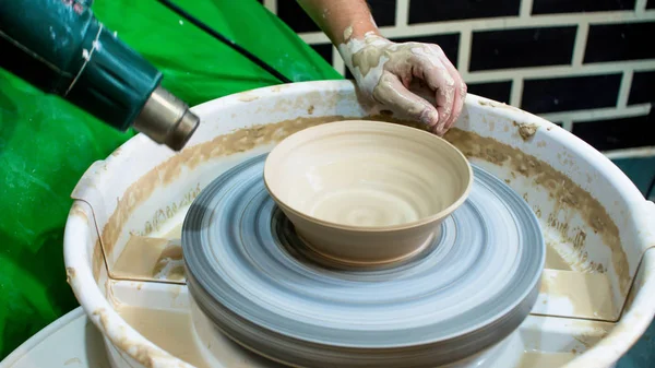 Een Rauwe Klei Pot Handen Van Een Pottenbakker Workshop Pottery — Stockfoto