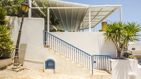 Casas Tradicionales Tunecinas Azules Blancas Escaleras Pavimento Piedra Pasaje Cielo — Foto de Stock