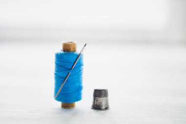 Makas, konu, tabloyla Vintage dikiş detayları uyarlanmış, yakın çekim