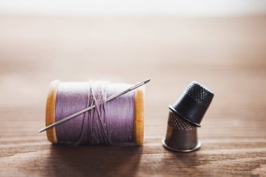 Makas, konu, tabloyla Vintage dikiş detayları uyarlanmış, yakın çekim