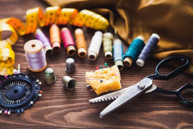 Makas, konu, tabloyla Vintage dikiş detayları uyarlanmış, yakın çekim