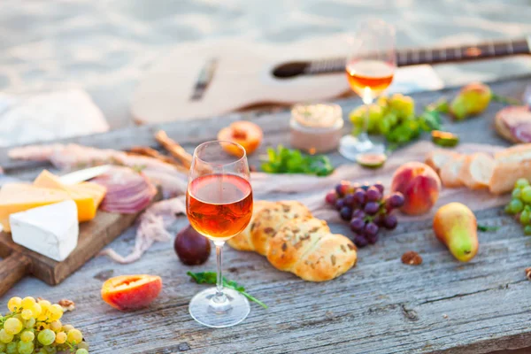 Picknick Strand Bei Sonnenuntergang Boho Stil Romantisches Abendessen Freunde Feiern — Stockfoto