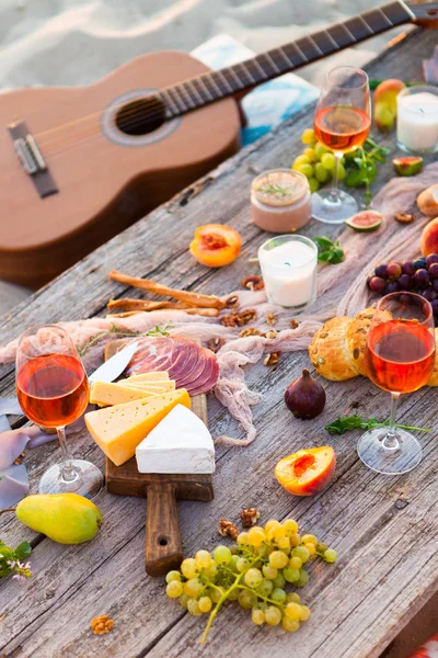 Picnic Playa Atardecer Estilo Boho Cena Romántica Fiesta Amigos Verano — Foto de Stock