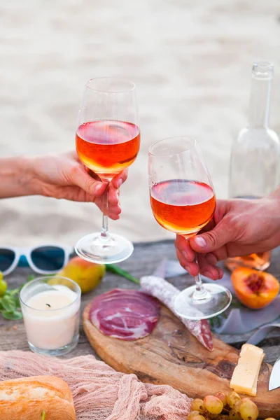 Picknick Strand Bei Sonnenuntergang Boho Stil Romantisches Abendessen Freunde Feiern — Stockfoto