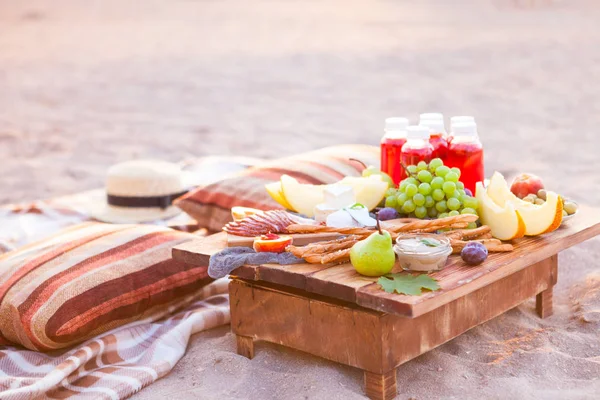 Picnic Playa Atardecer Estilo Boho Concepto Cena Aire Libre Comida — Foto de Stock