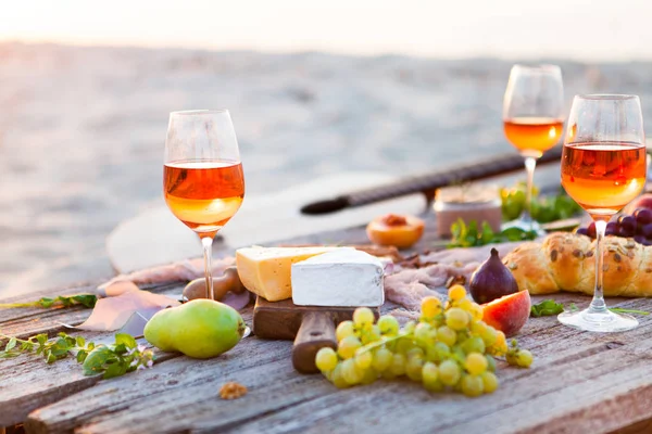 Picknick Strand Bei Sonnenuntergang Boho Stil Romantisches Abendessen Freunde Feiern — Stockfoto