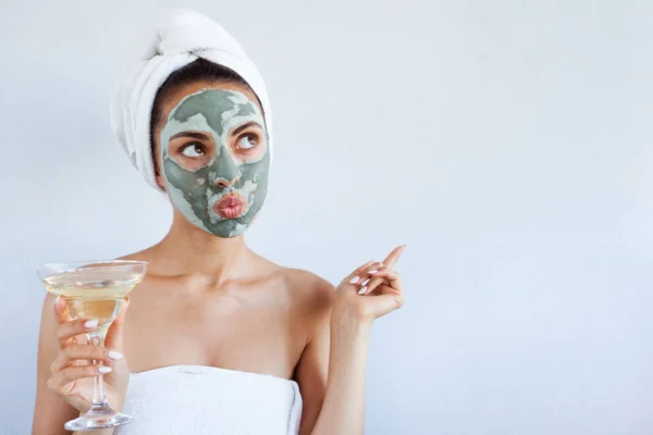 Young Beautiful Woman Face Mask Therapeutic Blue Mud Champagne Spa — Stock Photo, Image