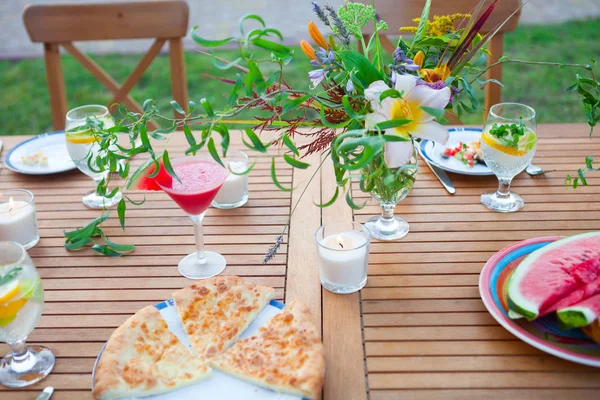 Cena Familiar Aire Libre Jardín Verano Atardecer Concepto Comida Bebida — Foto de Stock