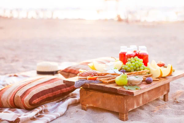 Picnic Playa Atardecer Estilo Boho Concepto Cena Aire Libre Comida — Foto de Stock