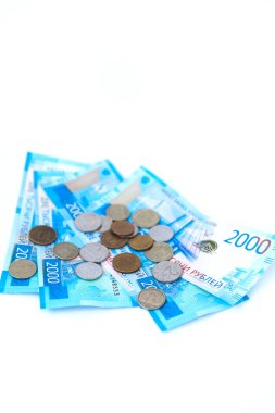 Rus para banknot para birimi Rublesi beyaz izole arka planda. nominal değeri iki bin. Yeni bilet banka Rusya. Yakın çekim. Zengin kavramı