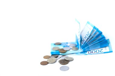 Rus para banknot para birimi Rublesi beyaz izole arka planda. nominal değeri iki bin. Yeni bilet banka Rusya. Yakın çekim. Zengin kavramı