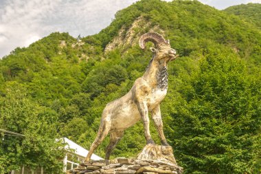 RAM heykel dağ manzara arka plan ile.