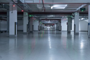 Boş Park yeraltı garajı içi boş billboard