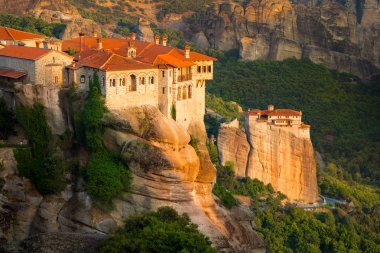 Dağ manzarası Meteora kayalar ve Manastırı