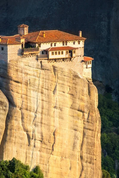 Dağ manzarası Meteora kayalar ve Manastırı